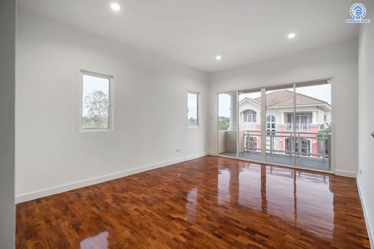 บ้านมือสองตกแต่งใหม่ โครงการ ภัสสร8 กาญจนาภิเษก (ซ.กันตนา) หลังมุม มีพื้นที่ขนาดใหญ่ เนื้อที่ 88.20 ตร.ว. ฟังก์ชั่น 3 ห้องนอน 3 ห้องน้ำ 1 ที่จอดรถ บนทำเลศักยภาพ โครงการติดถนนใหญ่ เข้า-ออกสะดวก ใกล้เซ็นทรัลเวสต์เกต รถไฟฟ้าสายสีม่วง "สถานีตลาดบางใหญ่" และจุดขึ้นทางด่วน "ศรีรัช"